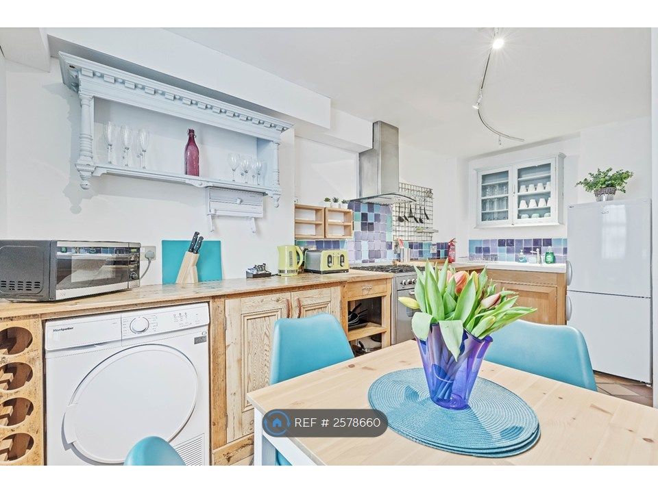 Property photo 3 of 15 Kitchen Area