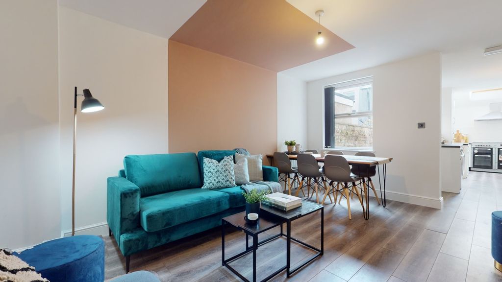 Property photo 1 of 5 A Spacious And Stylish Modern Living Room Perfect ...