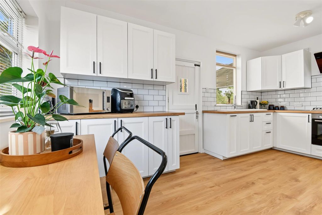 Property photo 3 of 34 Kitchen Diner