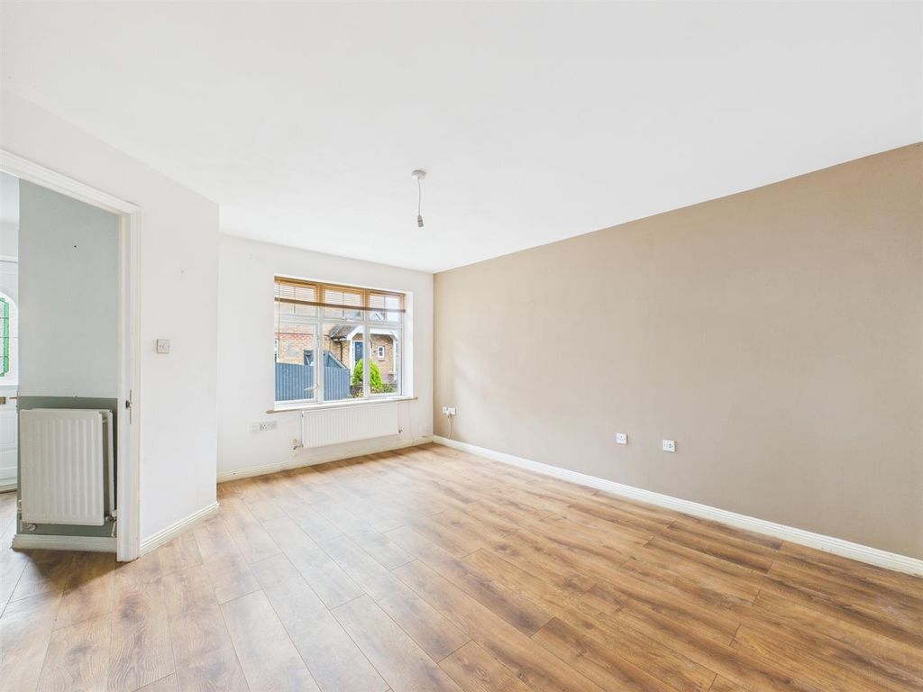 Property photo 3 of 13 Cam02295G0-Pr0280-Still005.Jpg
