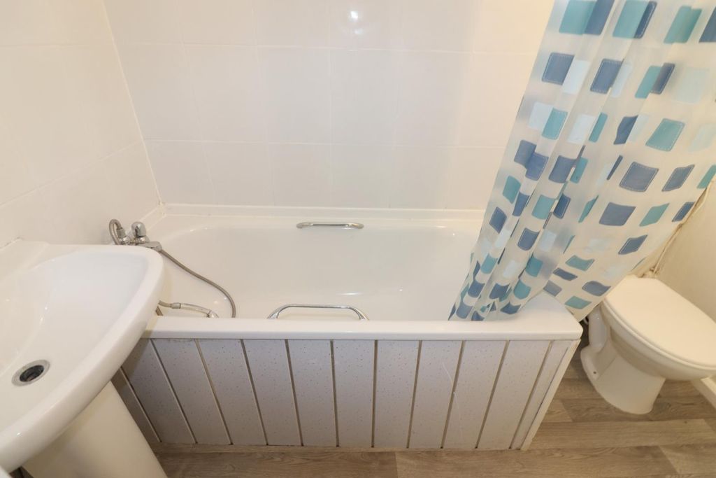Property photo 3 of 4 Studio Flat For Rent