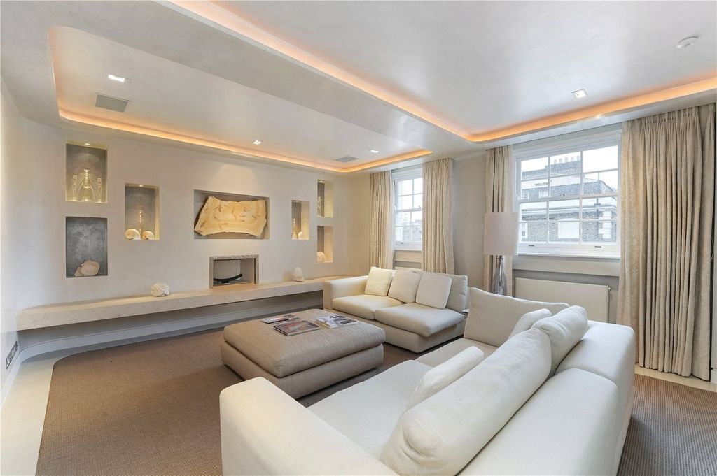 Property photo 3 of 12 Reception Room
