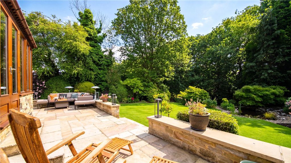 4 bed detached house for salePark Avenue, Roundhay, Leeds, West Yorkshire LS8