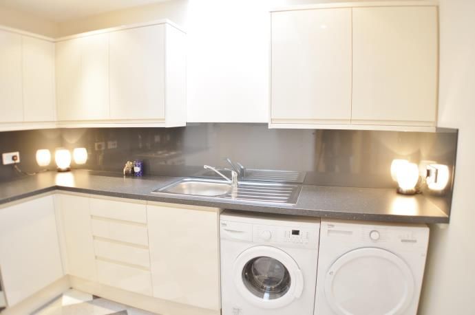 Property photo 3 of 10 Kitchen