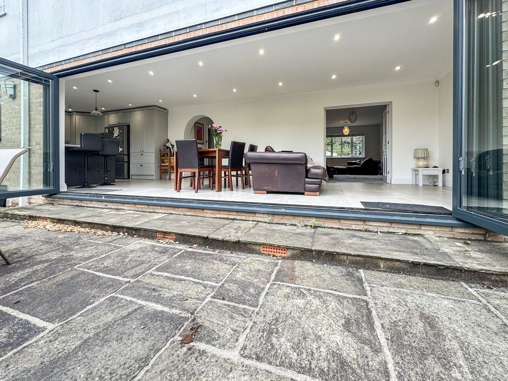 Property photo 2 of 23