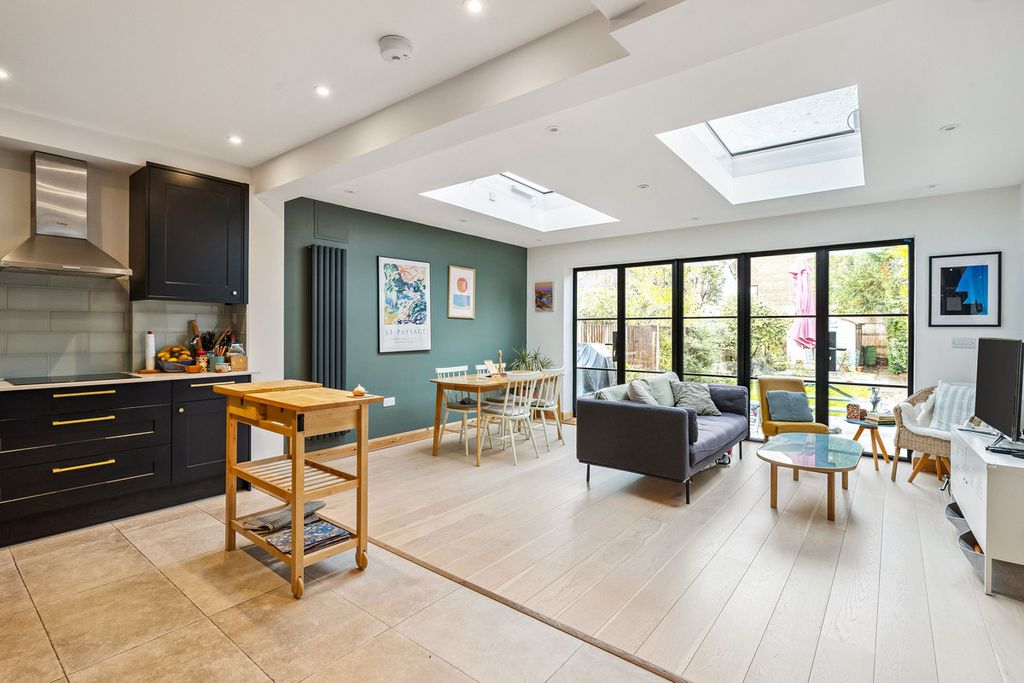 Property photo 1 of 21