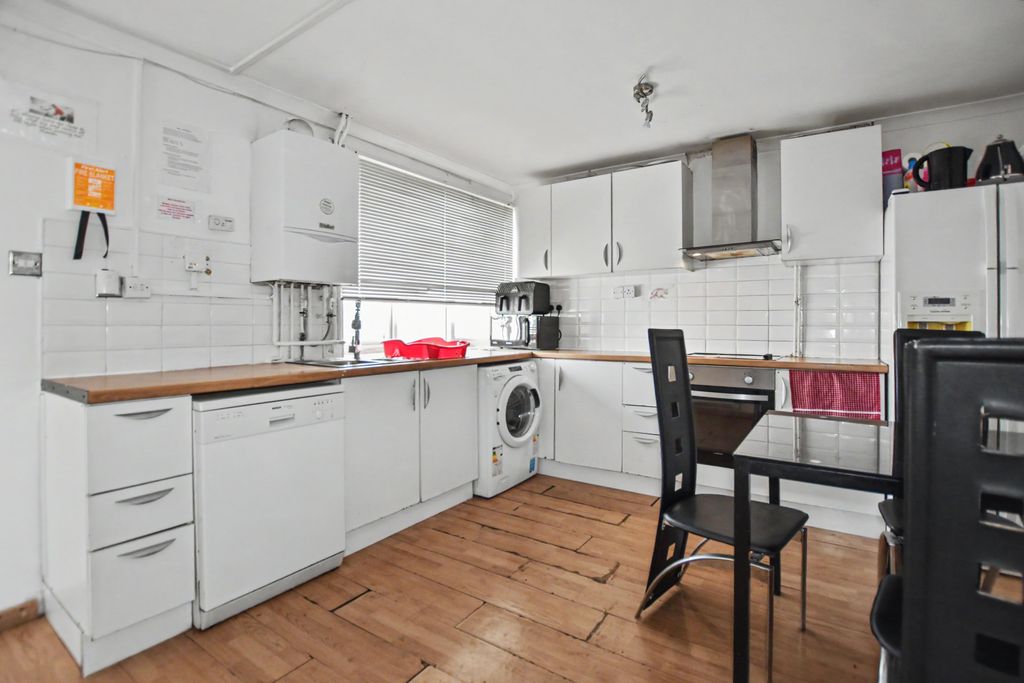Property photo 2 of 21 10 Yalding Grove, Orpington, Kent, Br5 3Se