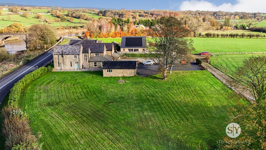 Property photo 1 of 35