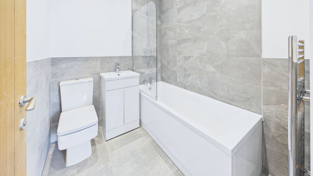 Property photo 3 of 8 Bathroom