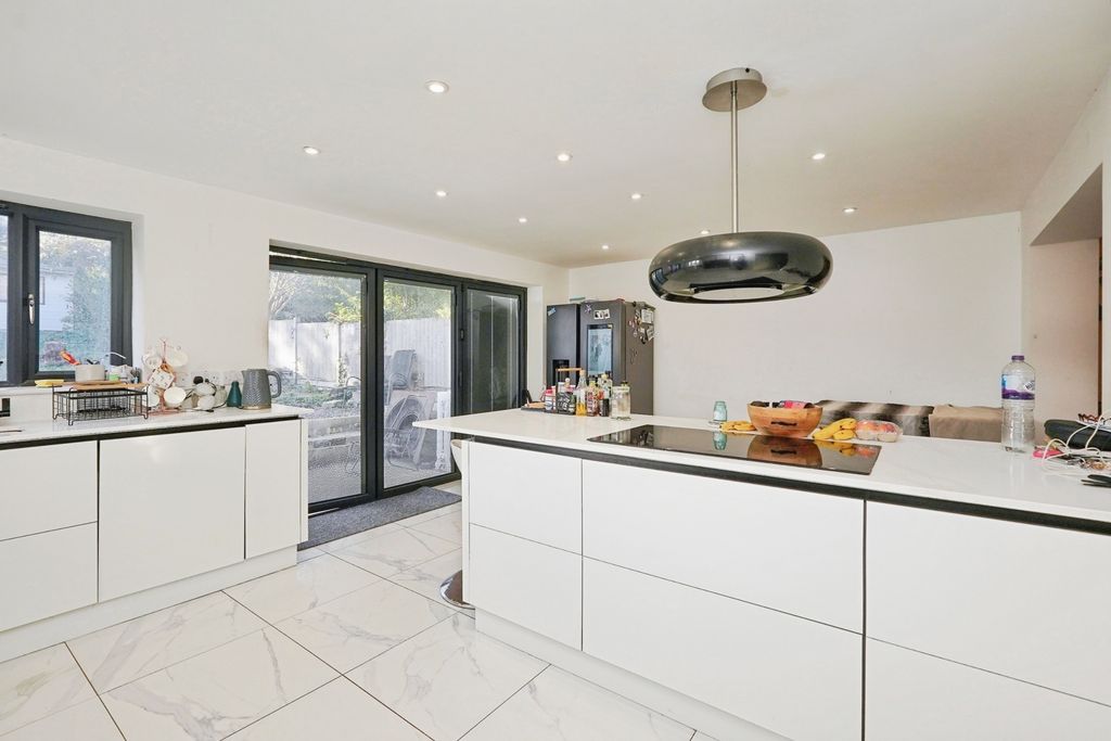 Property photo 3 of 20 Pbox-Img.Jpg