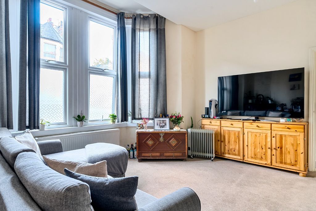 Property photo 3 of 13 4773042