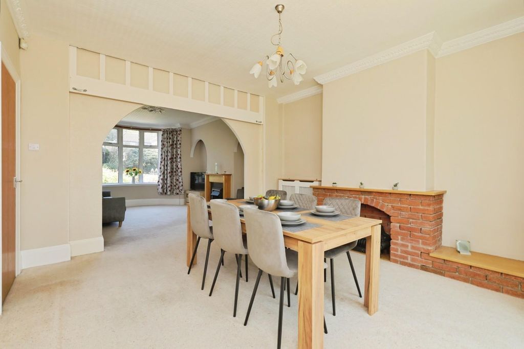 Property photo 2 of 21 Dining Room