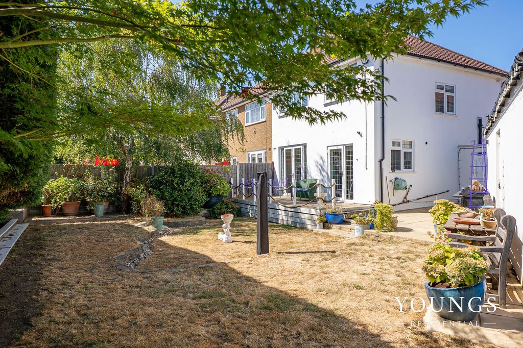 Property photo 2 of 27