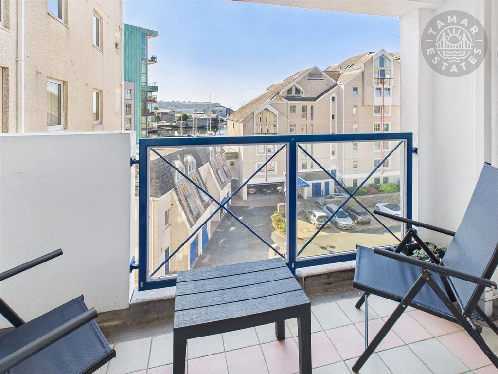 Property photo 3 of 19 Balcony