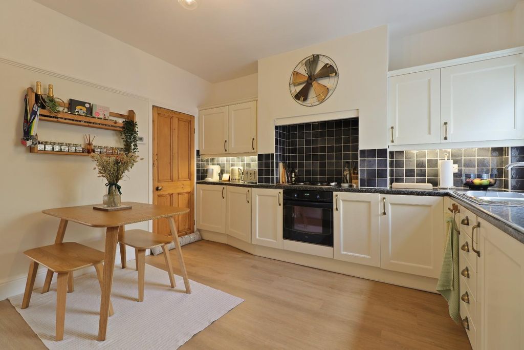 Property photo 3 of 31 Kitchen Diner