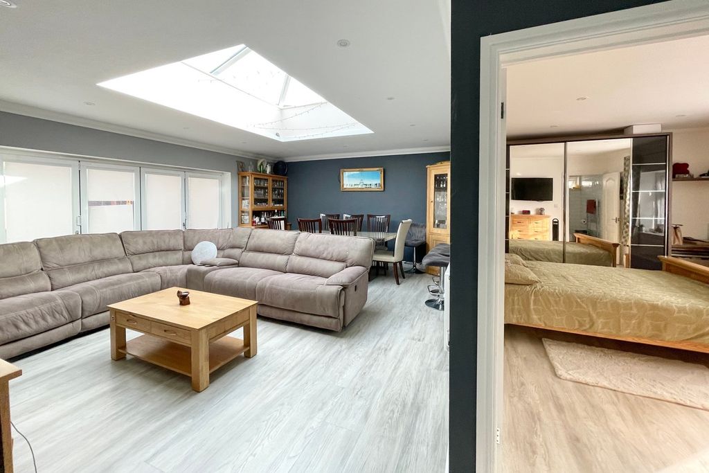 Additional image 6 of 5 bed detached house for saleWoodcot Gardens, Farnborough GU14