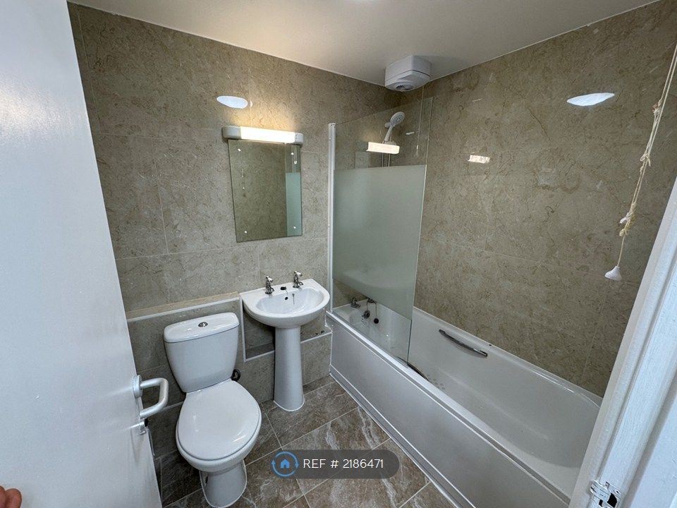 Property photo 3 of 12 Bathroom