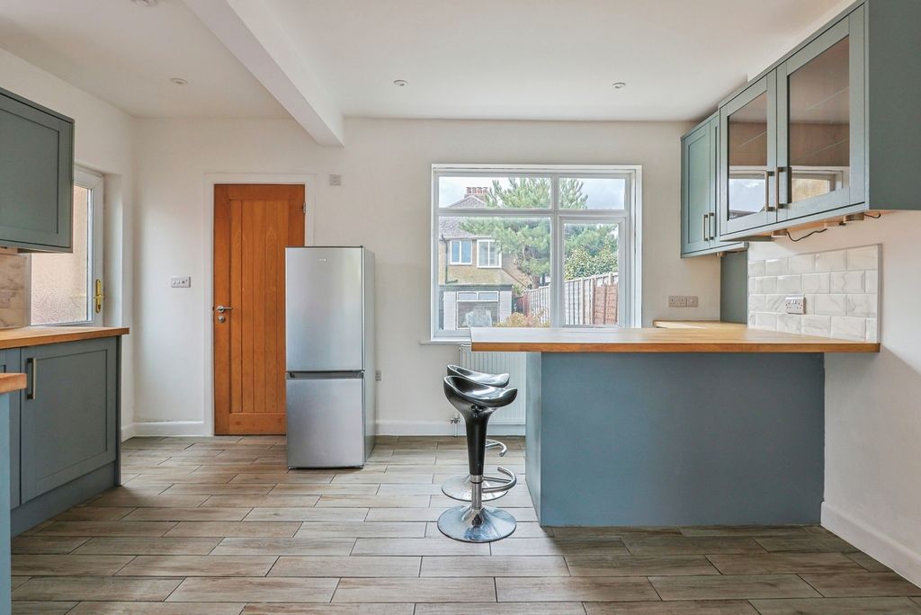 Property photo 2 of 18 Kitchen