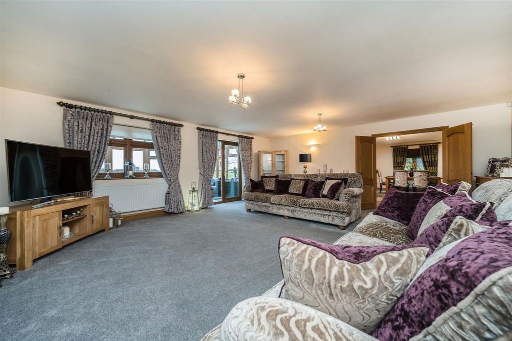 Property photo 3 of 44