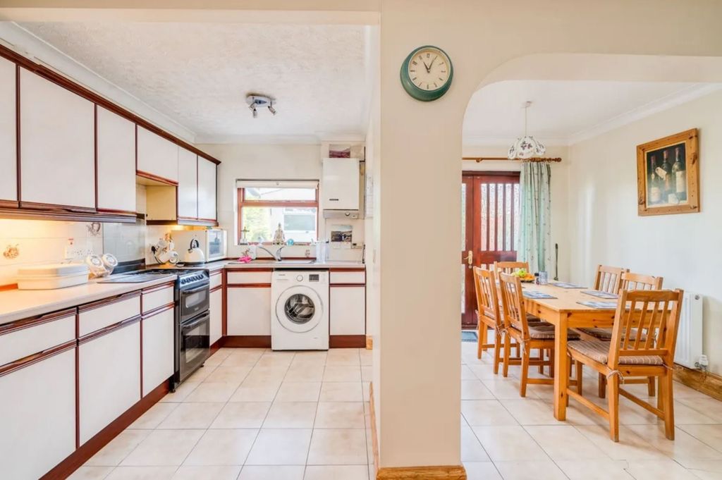 Property photo 2 of 12 Kitchen
