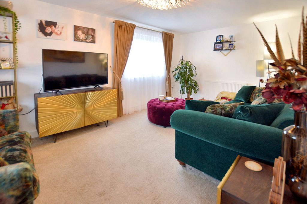 Property photo 2 of 32