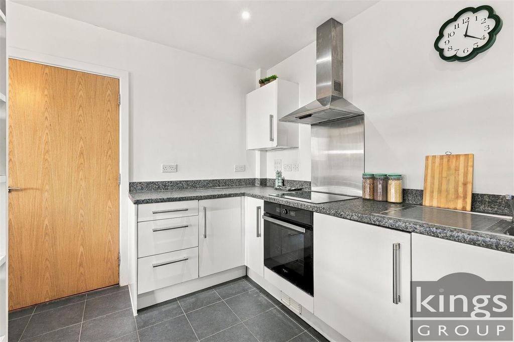 Property photo 3 of 21 Kitchen