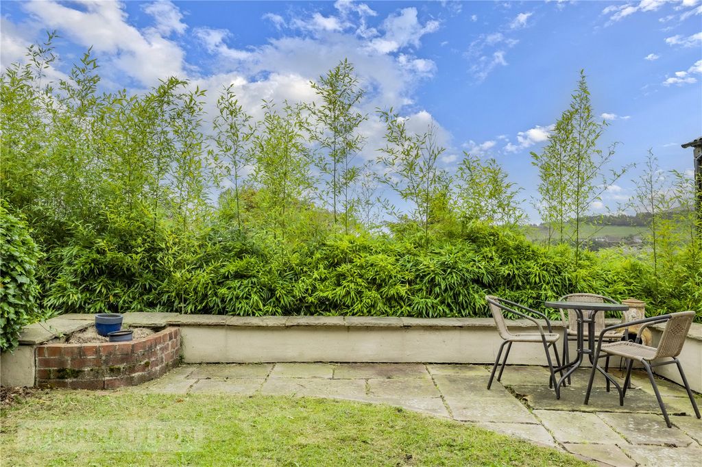 Property photo 2 of 17 Garden