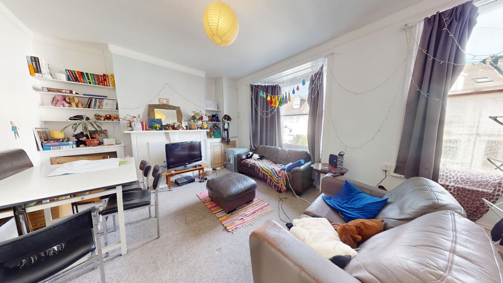 Property photo 3 of 6