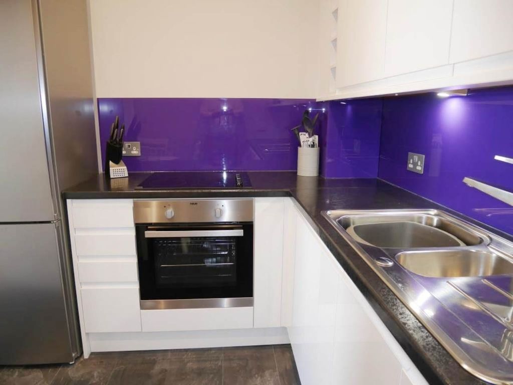 Property photo 3 of 9 Kitchen