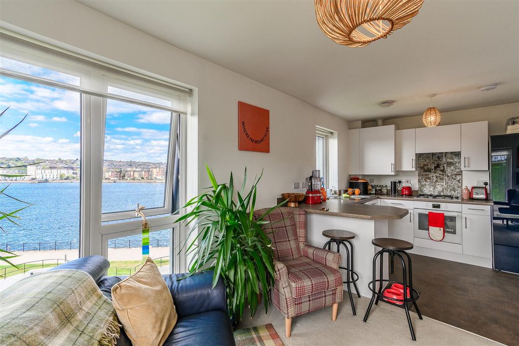 Property photo 3 of 16 Lounge/ Kitchen/ Diner