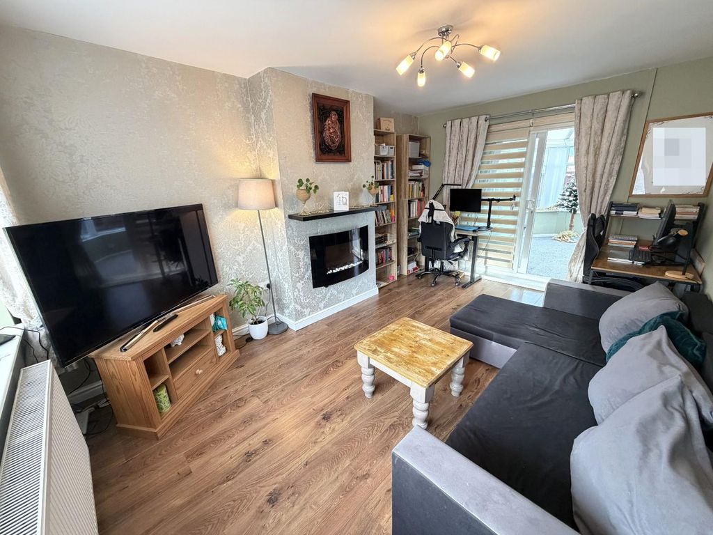 Property photo 2 of 18 Lounge