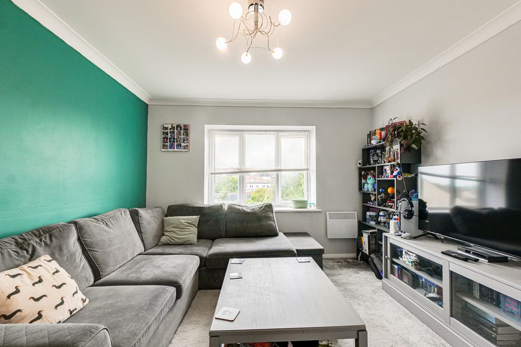 Property photo 3 of 17