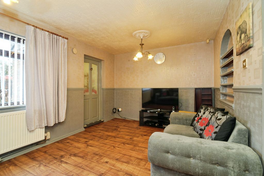 Property photo 2 of 15 Lounge