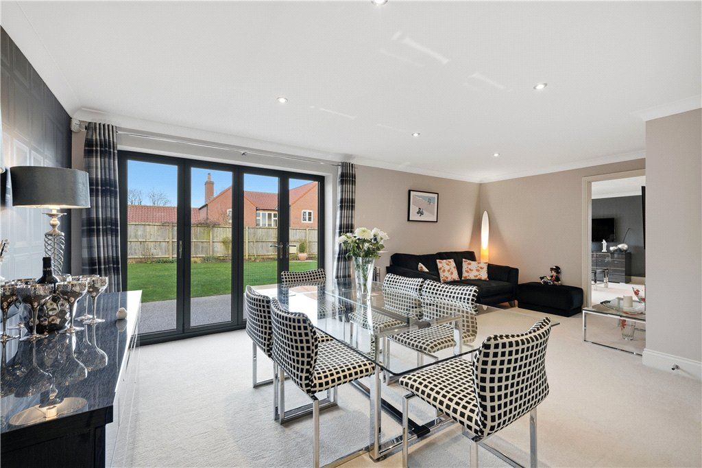 Property photo 3 of 20 Dining Room/Snug