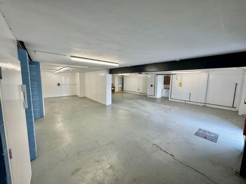 Property photo 2 of 8 d488107c-F091-43Db-9Cb6-28Ae832Ef687