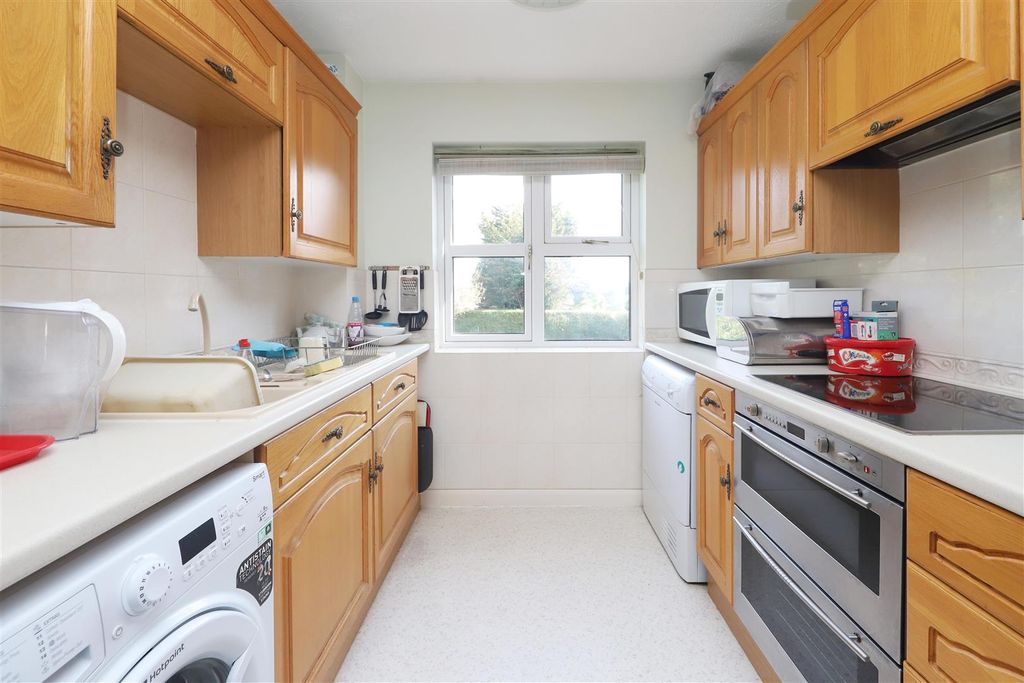 Property photo 3 of 7 Kitchen