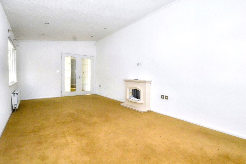 Property photo 3 of 15 Lounge/Dining Room