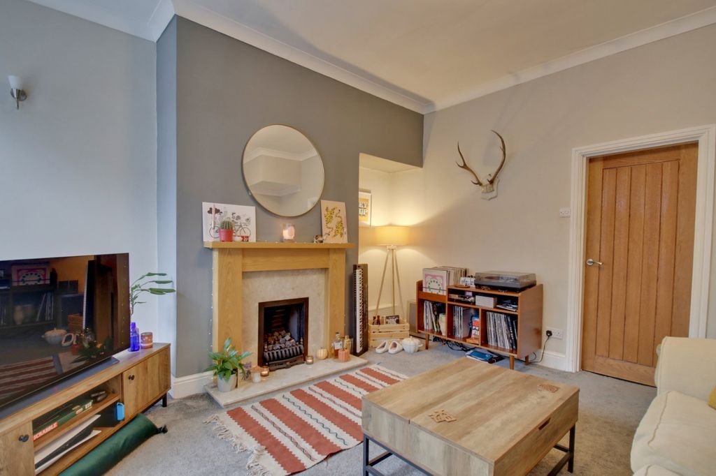 Property photo 2 of 17 Picture No. 25