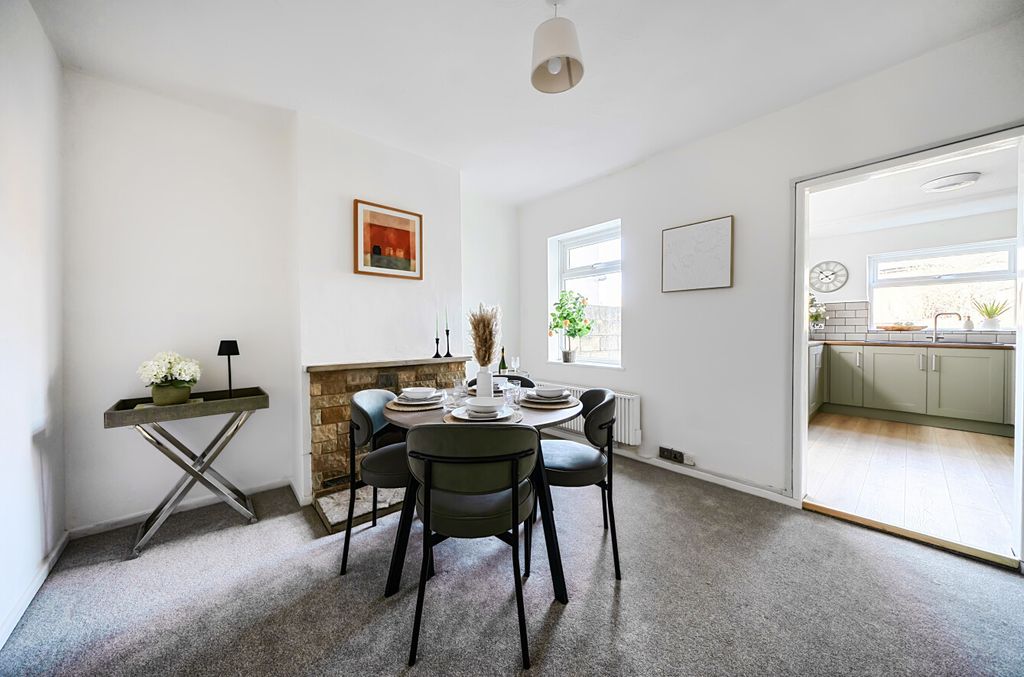 Property photo 3 of 17 1416478-22-699F21...