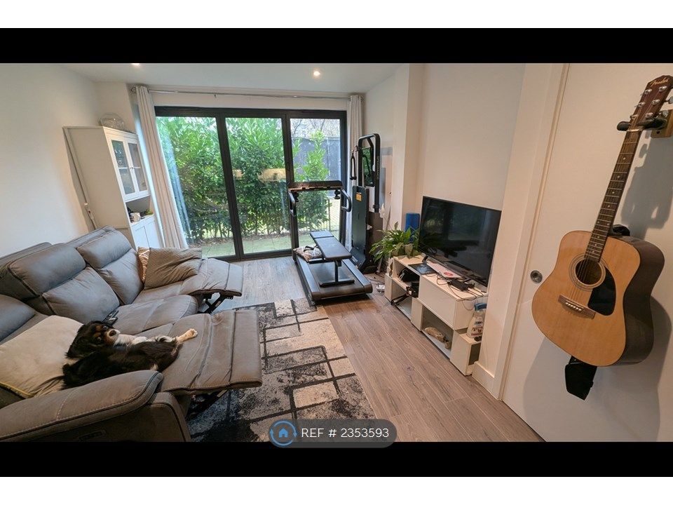 Property photo 3 of 5 Living Room