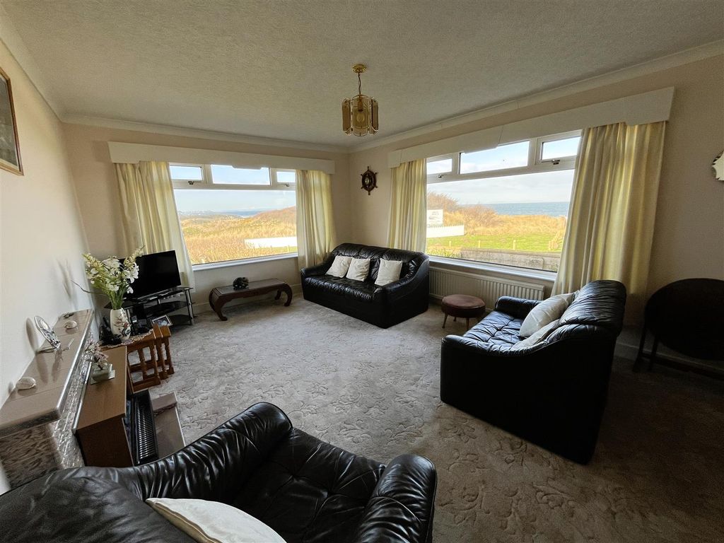 Property photo 2 of 24 Lounge