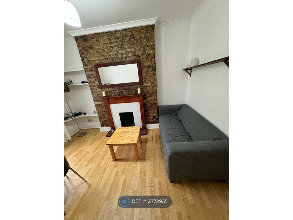 Property photo 3 of 19 Lounge
