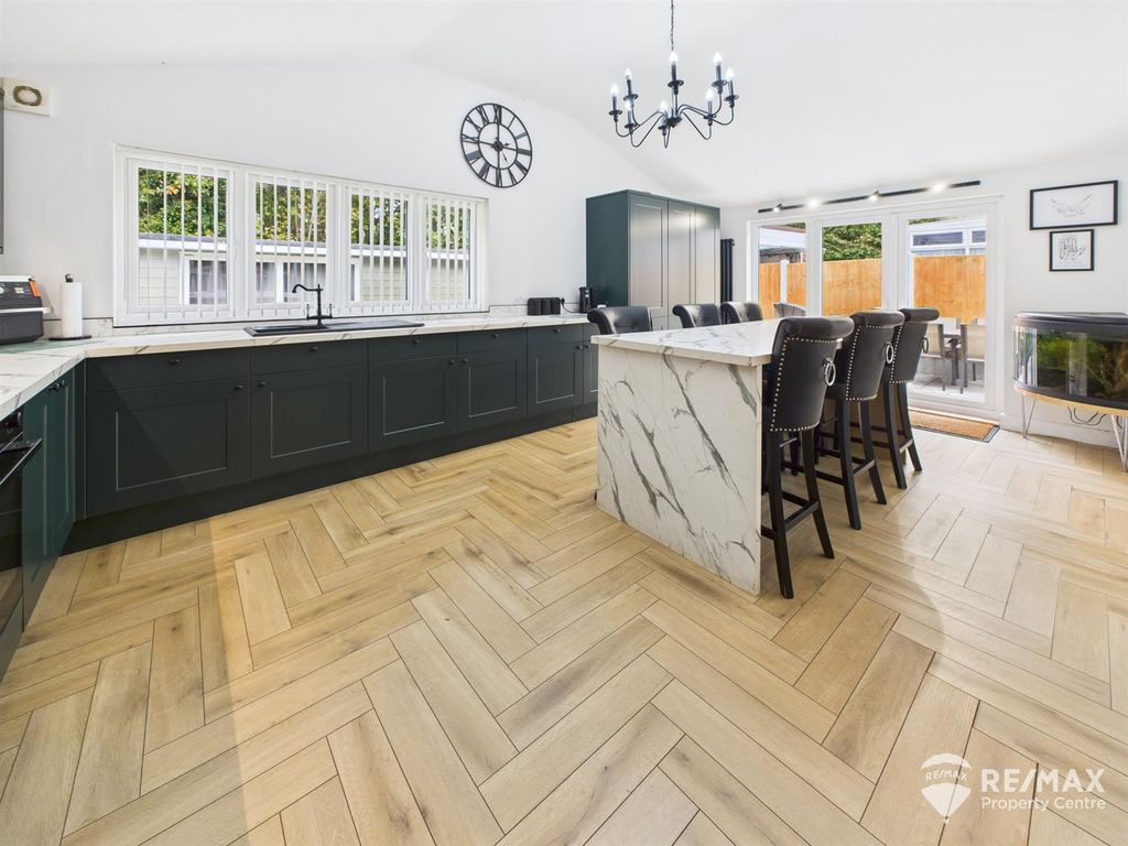 Property photo 3 of 18 Cam02842G0-Pr0279-Still029.Jpg