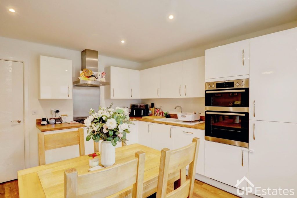 Property photo 3 of 14 Kitchen/ Diner