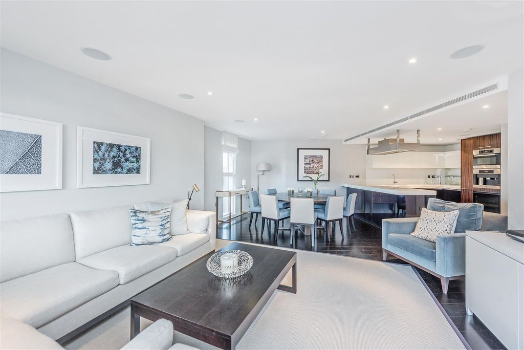 Property photo 3 of 13 Reception