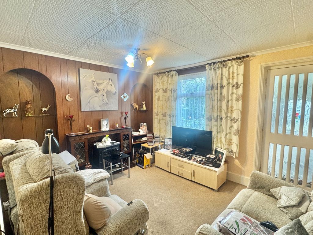 Property photo 3 of 11 Living Room