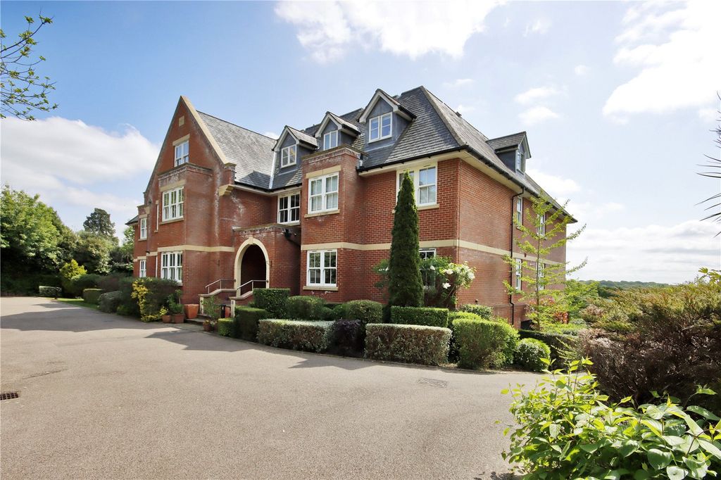 Property photo 2 of 16 Pembury Place