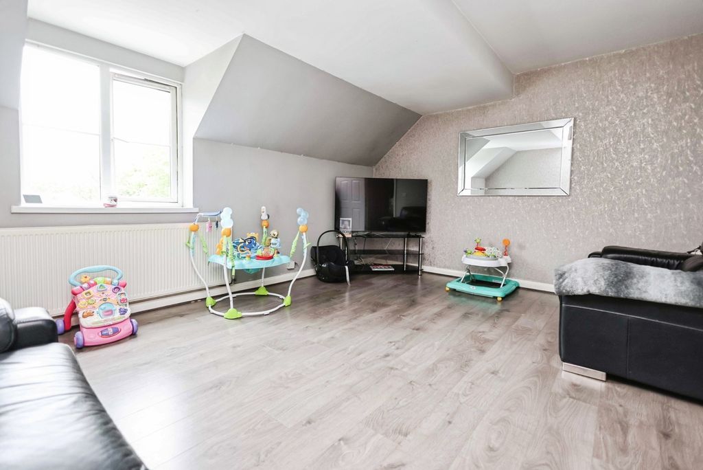 Property photo 3 of 16 Pbox-Img.Jpg
