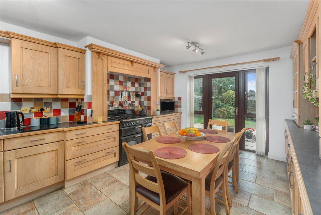 Property photo 3 of 25 19A Broad Gap, Bodicote-11.Jpg
