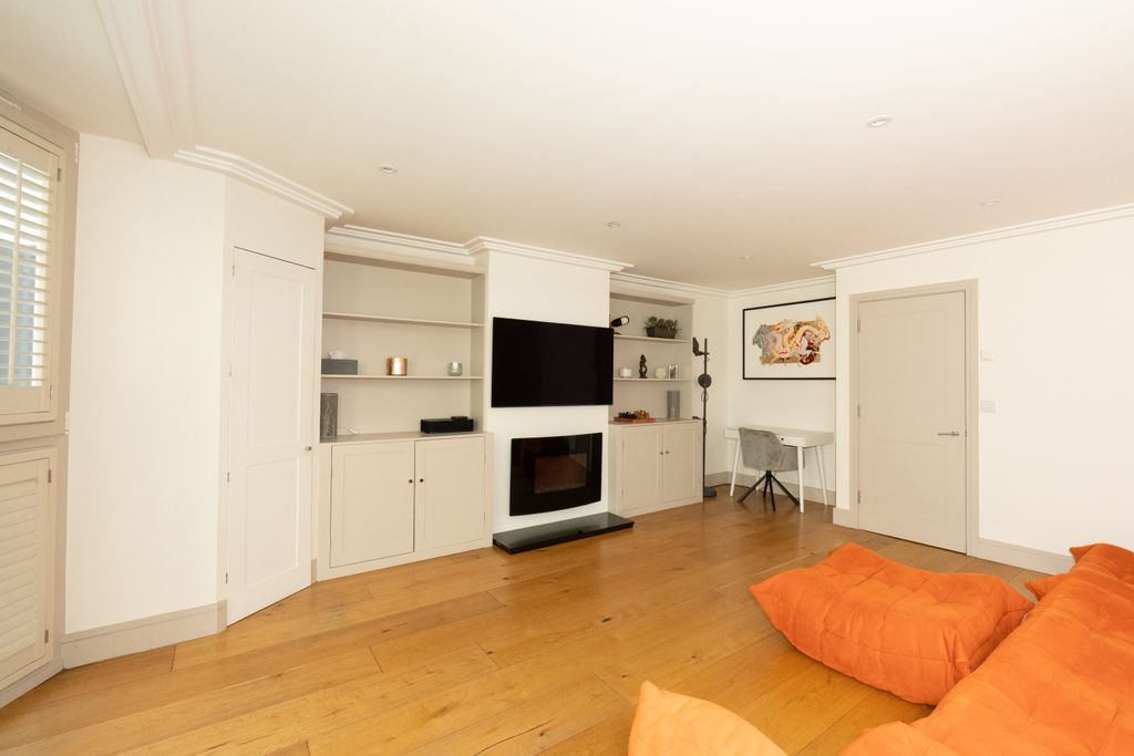 Property photo 3 of 21